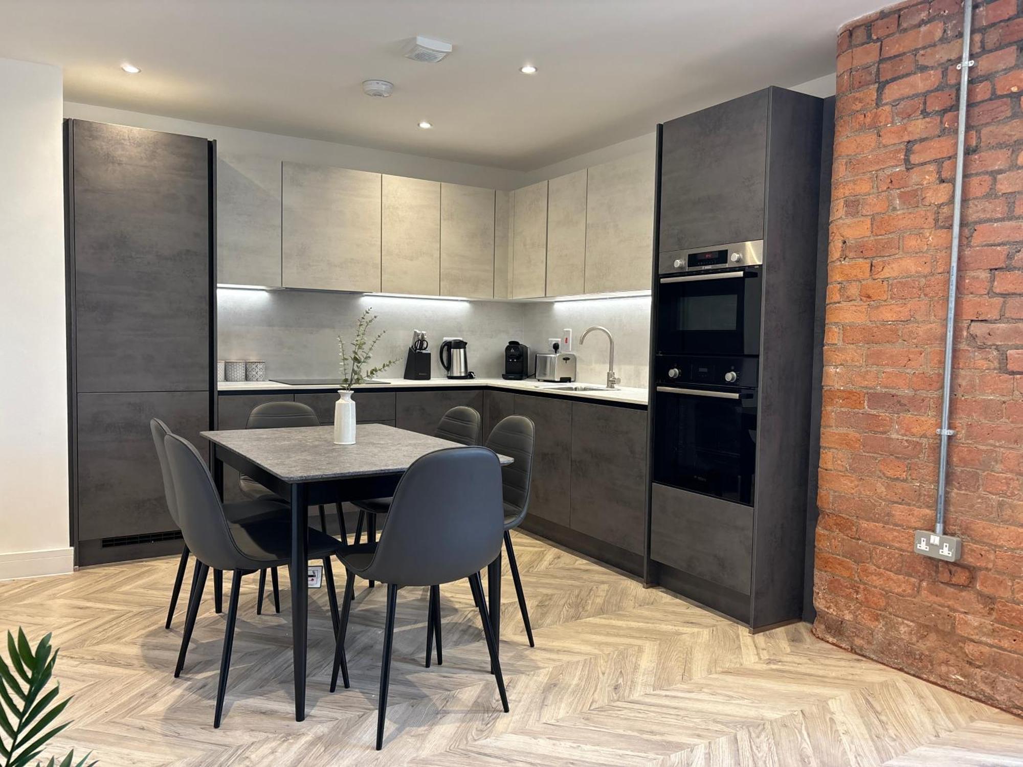 Manchester Apt, Free Parking, Business, Couples & Families Exterior foto