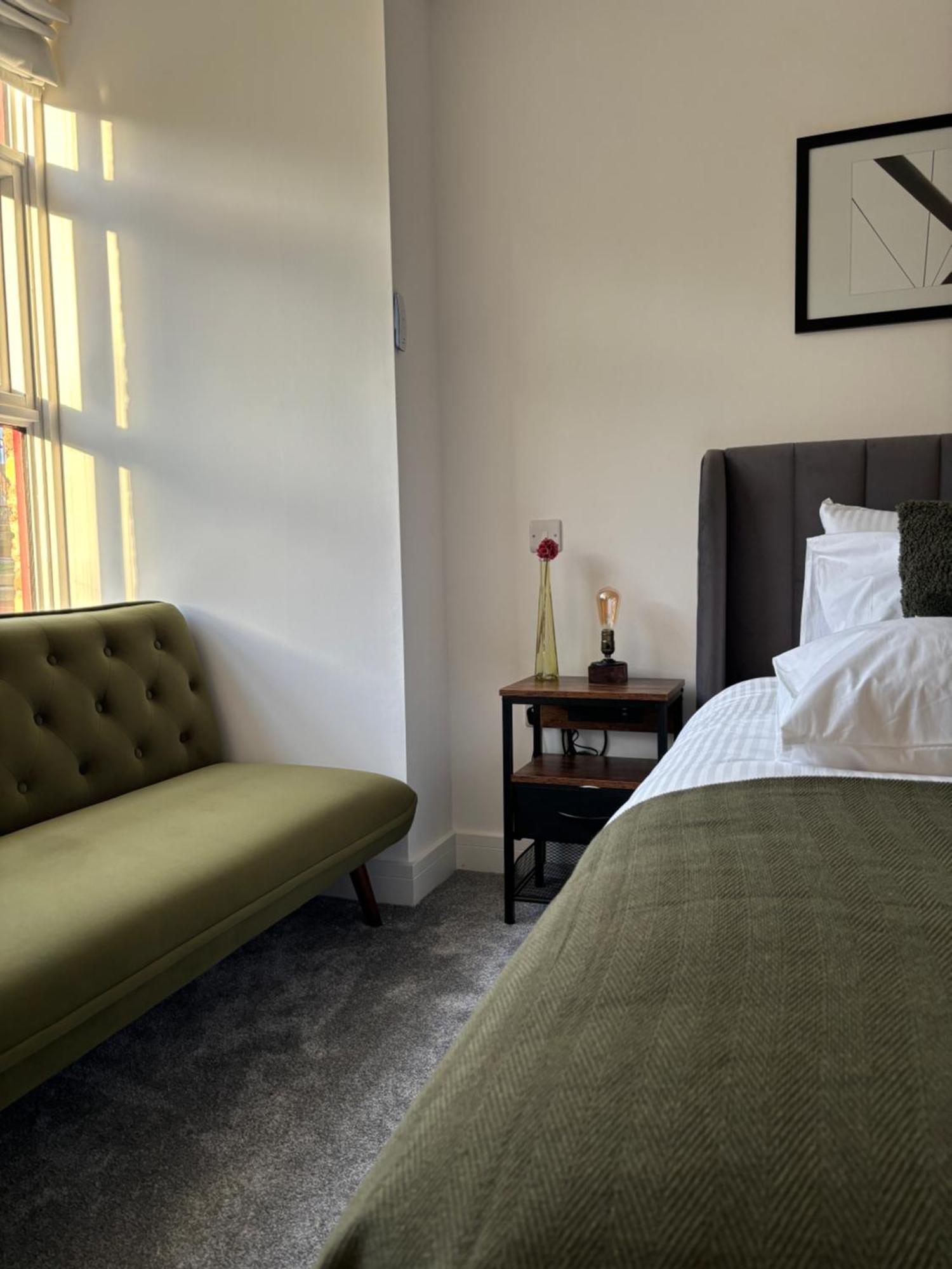 Manchester Apt, Free Parking, Business, Couples & Families Exterior foto